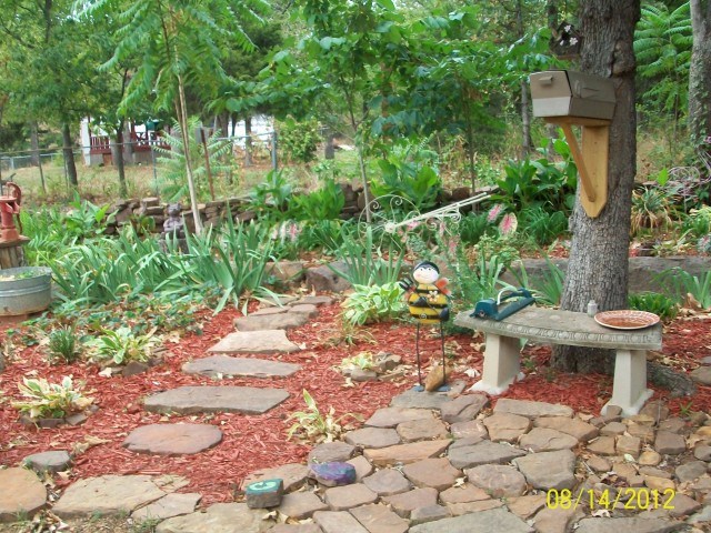 how-to-design-landscape-backyard-3-640x480